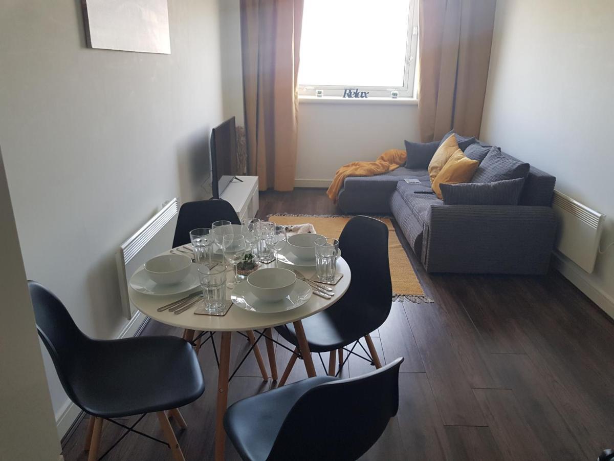 Spacious 1 Bed Relocation Apartment Free Parking, Бріерлі-Гілл Екстер'єр фото