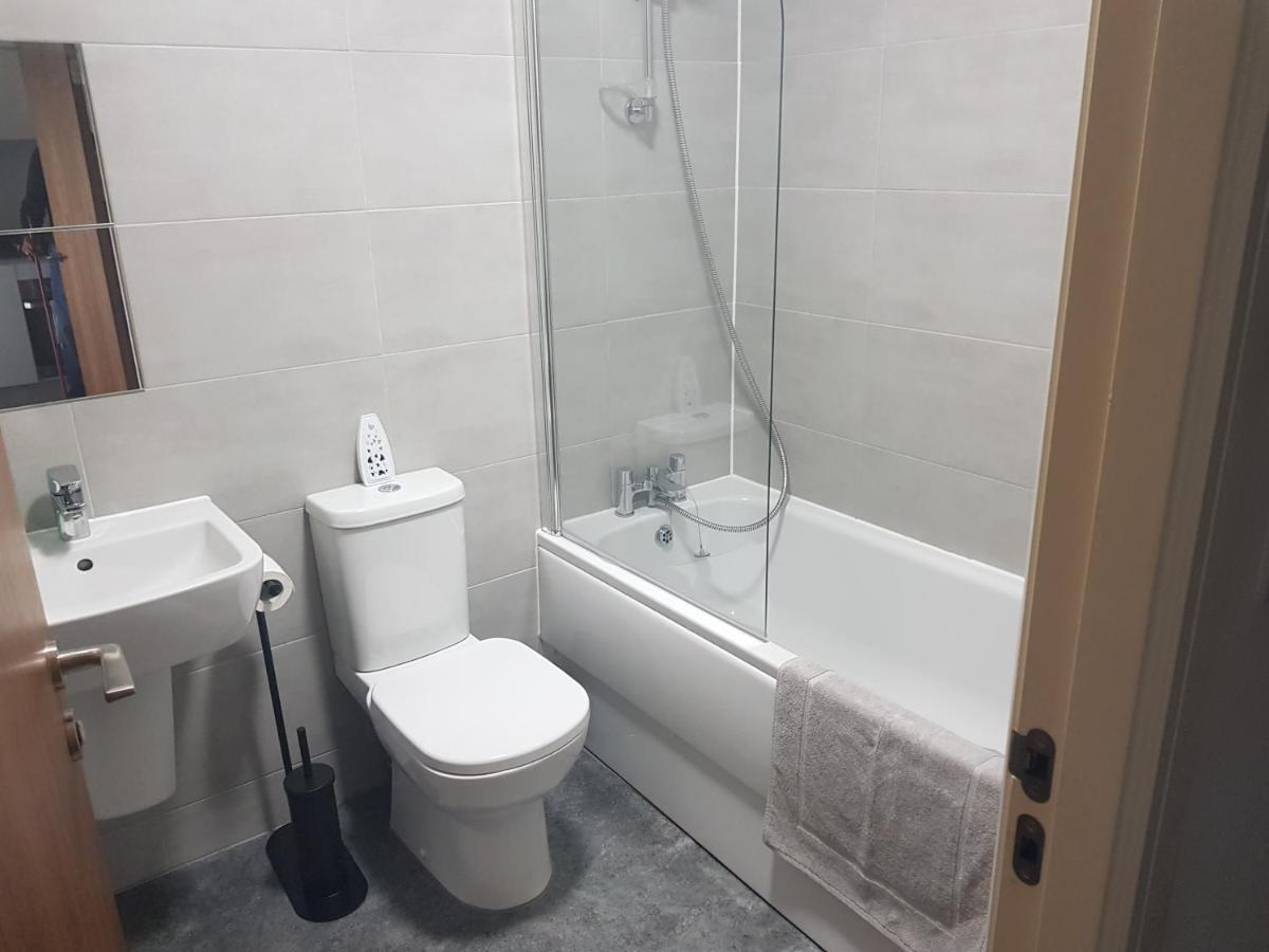 Spacious 1 Bed Relocation Apartment Free Parking, Бріерлі-Гілл Екстер'єр фото