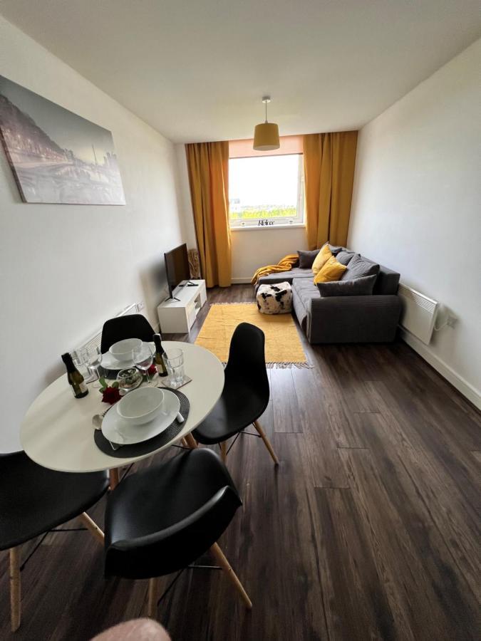 Spacious 1 Bed Relocation Apartment Free Parking, Бріерлі-Гілл Екстер'єр фото