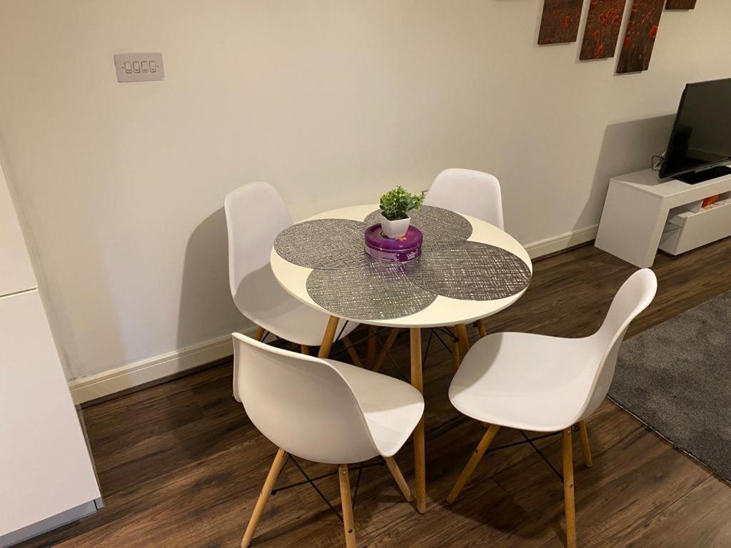 Spacious 1 Bed Relocation Apartment Free Parking, Бріерлі-Гілл Екстер'єр фото