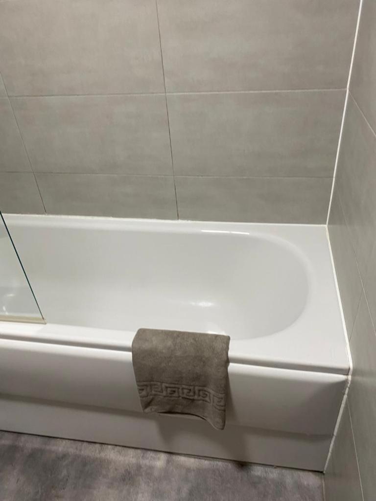 Spacious 1 Bed Relocation Apartment Free Parking, Бріерлі-Гілл Екстер'єр фото