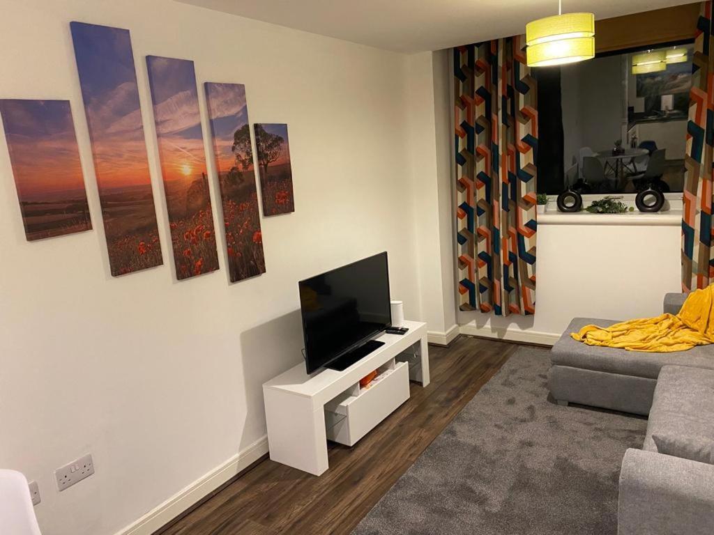 Spacious 1 Bed Relocation Apartment Free Parking, Бріерлі-Гілл Екстер'єр фото